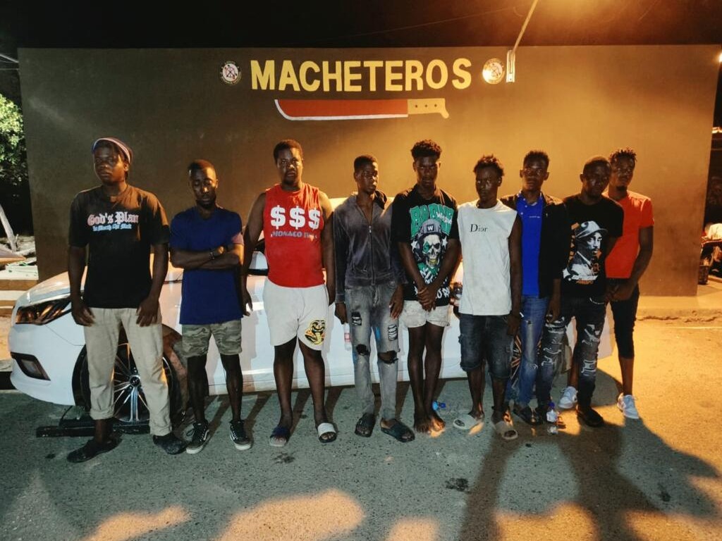 Ejército Dominicano Intercepta Vehículos con Migrantes Irregulares en Valverde