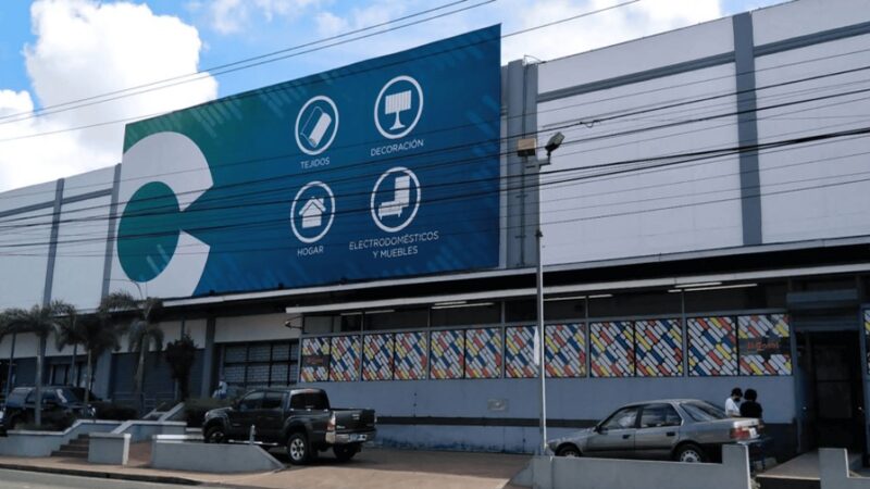 Comercio Informal Afecta a Negocios en la Avenida Luperón