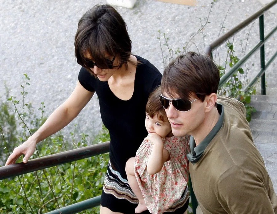 Suri, hija de Tom Cruise, adopta legalmente el apellido de su madre