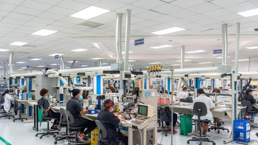 Inversión Extranjera Crece, pero Genera Menos Empleo en República Dominicana