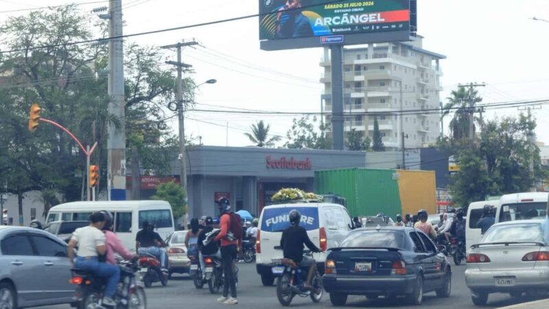 Motoristas Asumen Rol de Agentes de Tránsito en Cortejo Fúnebre