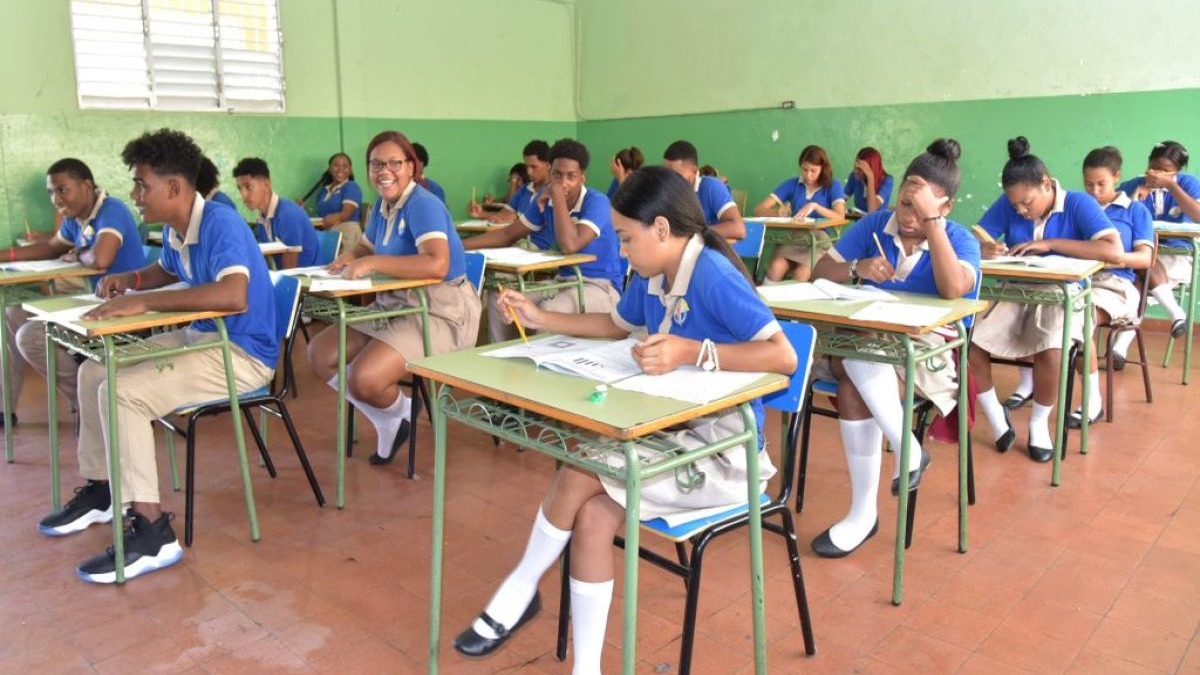 Desafíos Persisten en la Recuperación de la Matrícula Escolar Secundaria Post-Pandemia