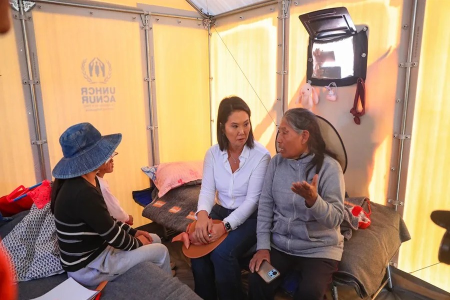 Keiko Fujimori inicia su mandato con visita a zona sísmica en Perú