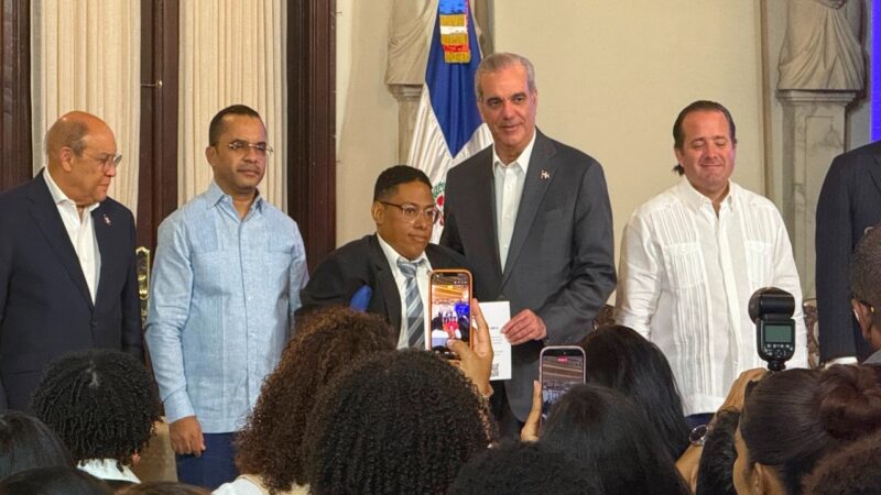 Abinader Lidera Entrega de 36 Mil Becas Tecnológicas del ITLA