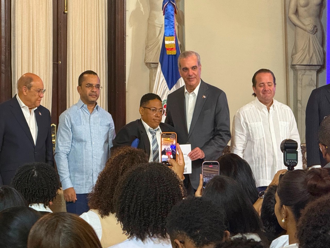 Abinader Lidera Entrega de 36 Mil Becas Tecnológicas del ITLA