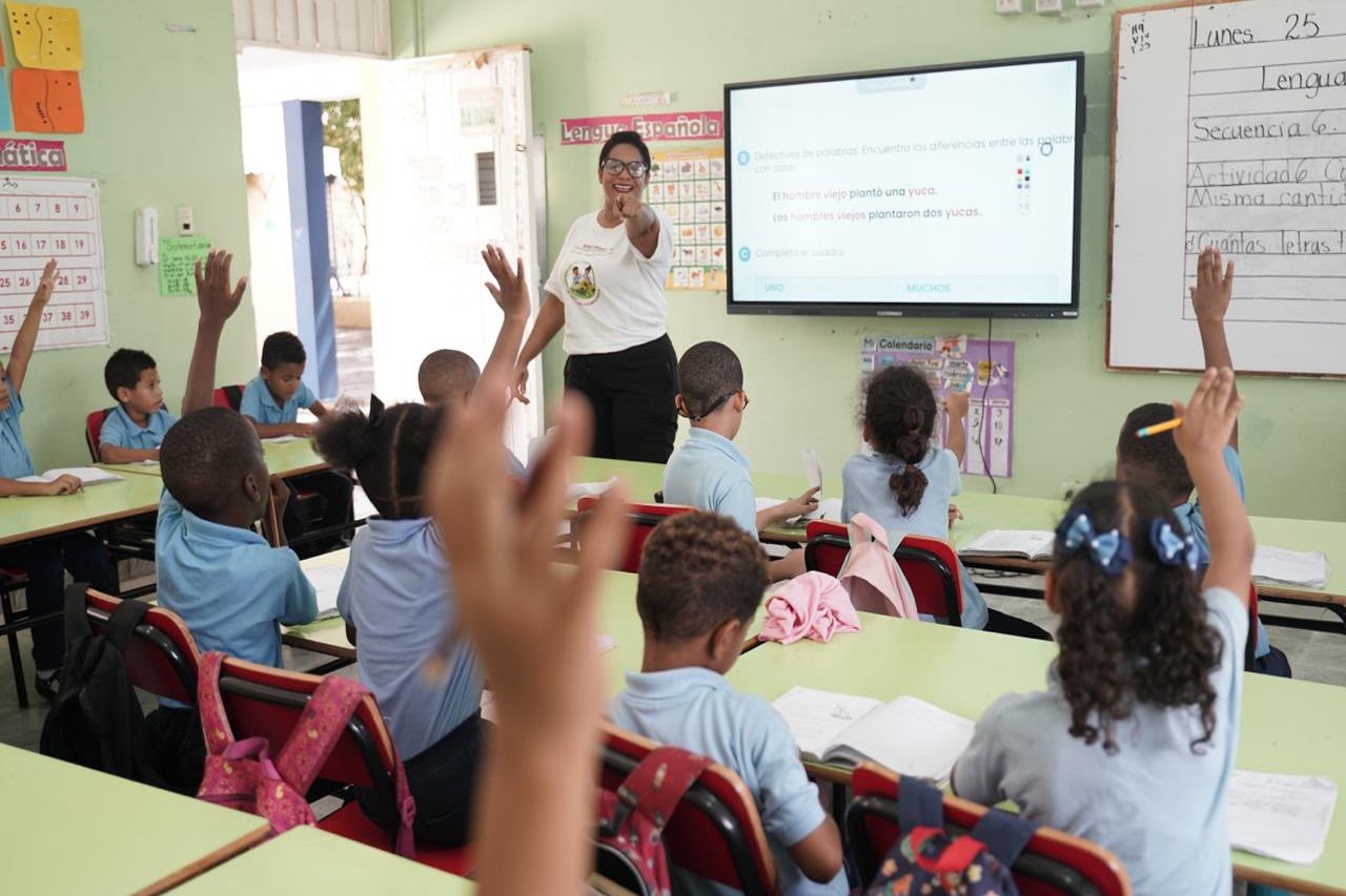 Educación Asegura Recursos para el Nuevo Año Escolar, ADP Demanda Nombramientos