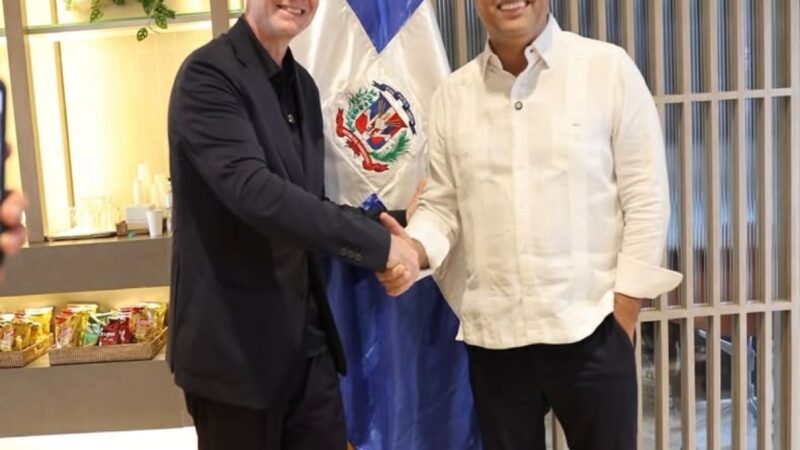 Kelvin Cruz da la bienvenida a líderes de FIFA y Concacaf en República Dominicana