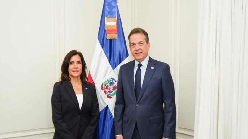 Canciller Ito Bisonó Fortalece Lazos con Embajadora de EE.UU.