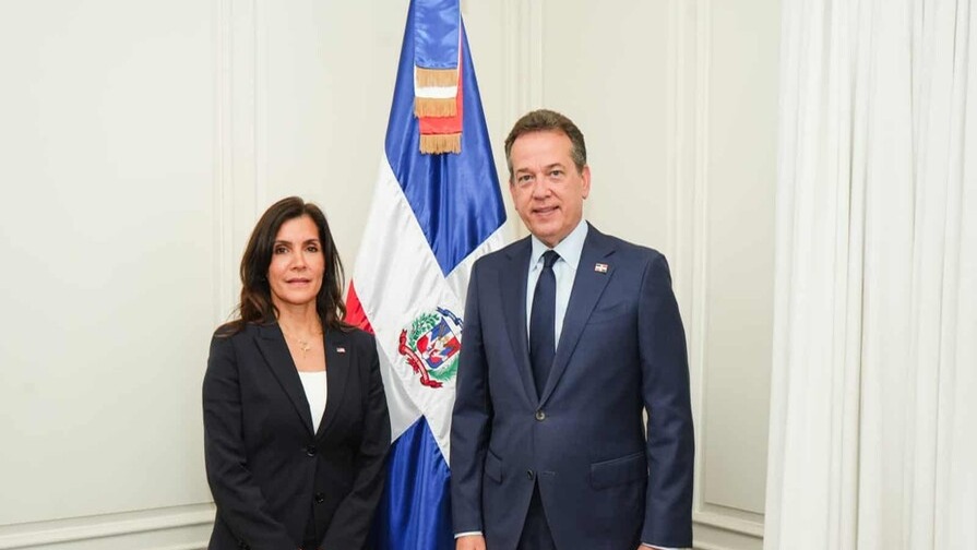 Canciller Ito Bisonó Fortalece Lazos con Embajadora de EE.UU.
