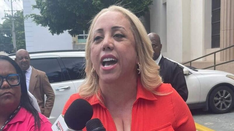Claudia Pérez, ‘La Tora’, enfrenta nueva orden de arresto por difamación