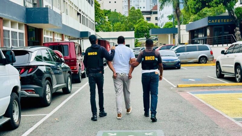 Capturan a Hombre con 11 Paquetes de Marihuana en Villa Juana
