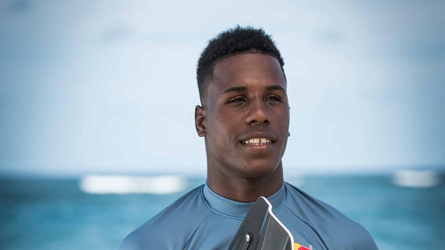 Deury Corniel Conquista el Oro en Kite Surf con Actuación Impecable