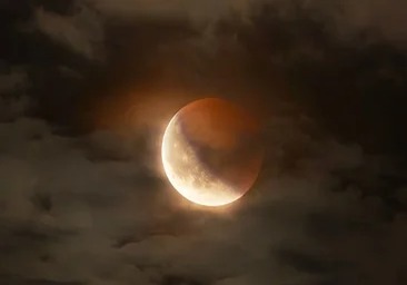 Diferencias Clave entre Eclipses Lunares Parciales y Totales
