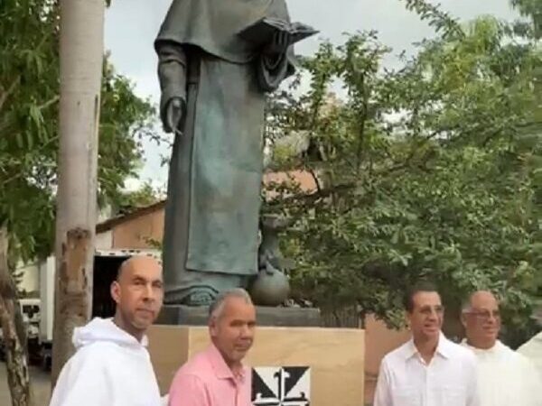 Inauguran Escultura de Santo Domingo de Guzmán en la Ciudad Colonial