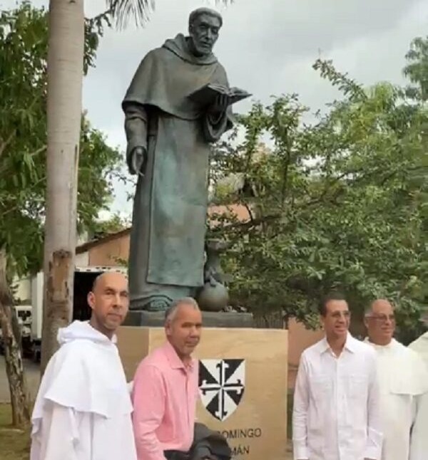 Inauguran Escultura de Santo Domingo de Guzmán en la Ciudad Colonial