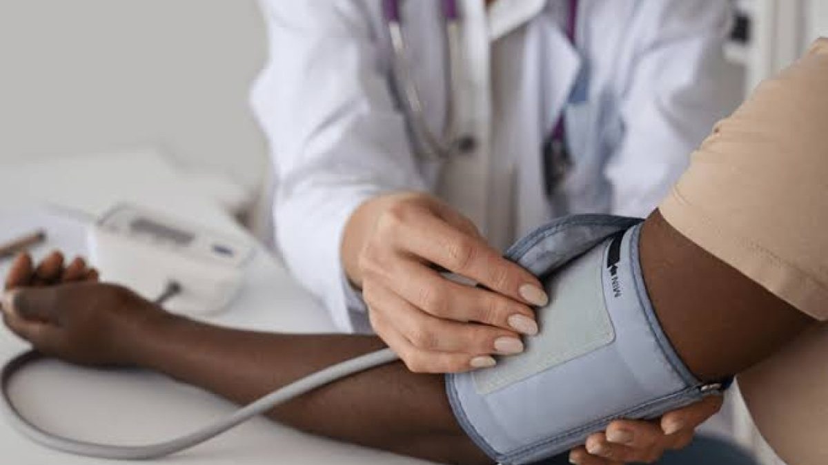 La Salud: Pilar Económico y Desafío en República Dominicana