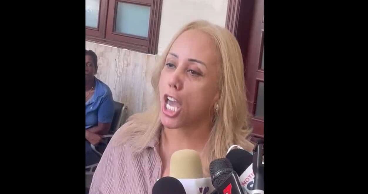 Claudia Pérez ‘La Tora’ se Presenta Voluntariamente ante el Tribunal