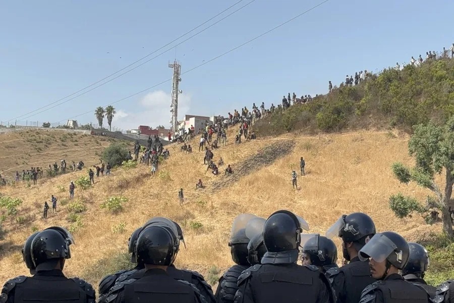 Marruecos Refuerza Seguridad y Detiene a 148 Migrantes en la Frontera con Ceuta