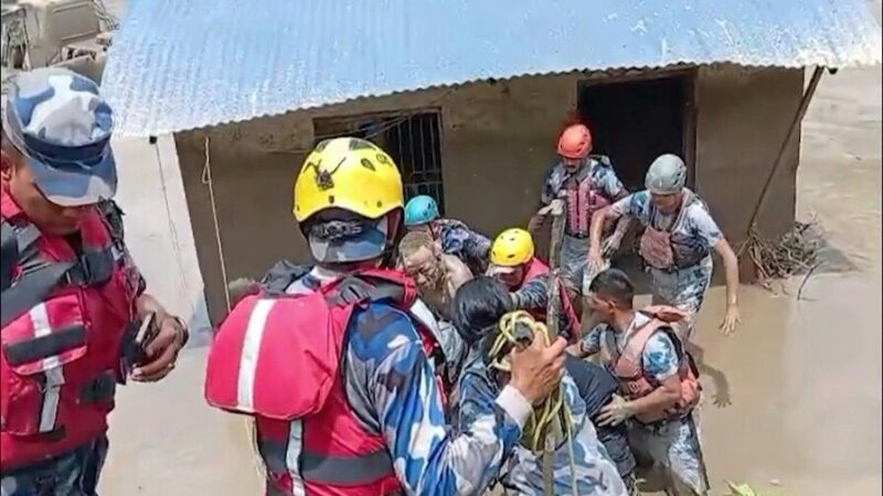Tragedia en la Frontera: Inundaciones Dejan Más de 1,000 Desaparecidos entre Nepal y Tíbet