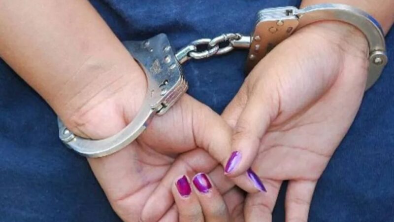 Condenan a Mujer por Estafa a Maestros en Barahona