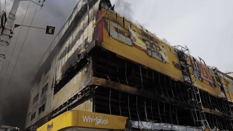 Incendio en Tienda L&R Comercial: Sin Víctimas, pero con Detenidos por Saqueo