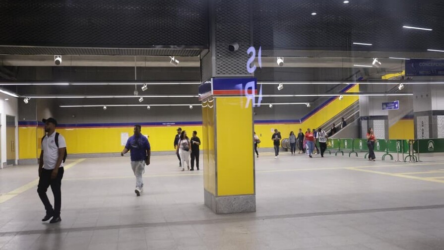 Usuarios Celebran la Agilidad del Metro de Santo Domingo sin Transbordos