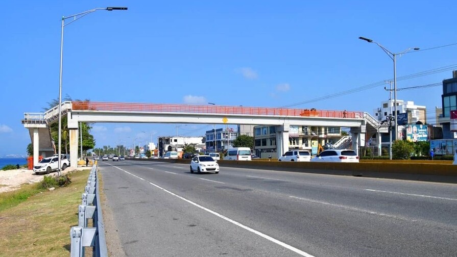 Cierre Nocturno en la Autopista Las Américas por Desmonte de Puente Peatonal