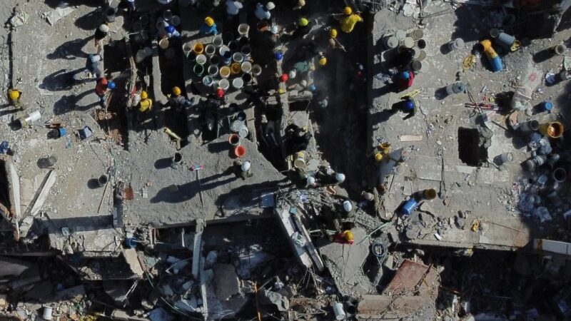 Terremoto en Colombia: Desafío para el Gobierno y Esperanza entre los Escombros