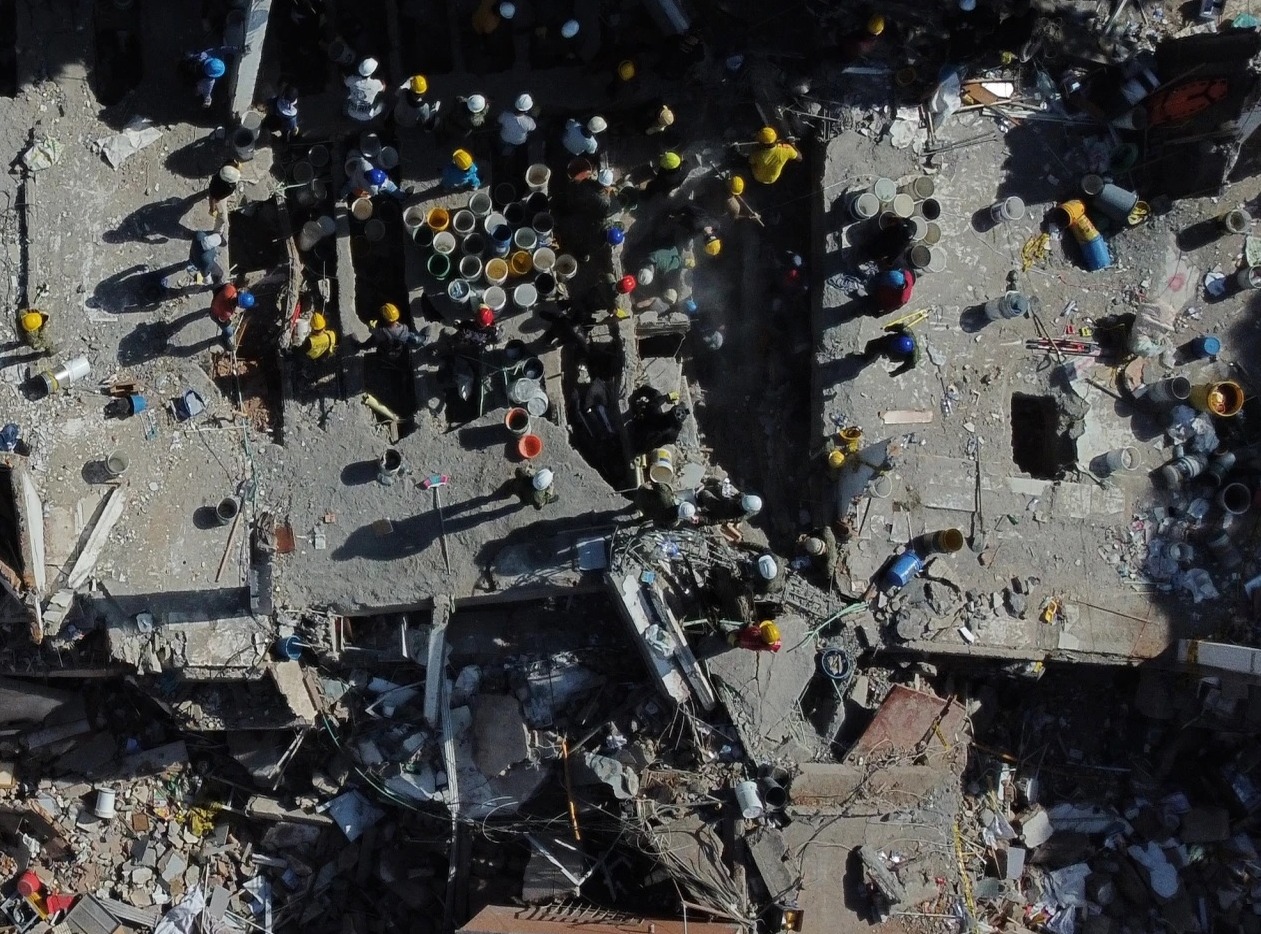 Terremoto en Colombia: Desafío para el Gobierno y Esperanza entre los Escombros