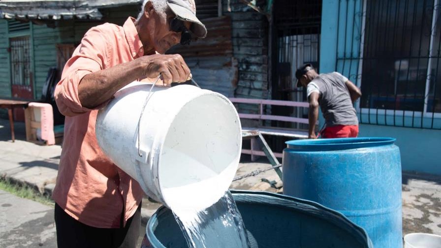 Crisis Hídrica Afecta a Miles en Santo Domingo por Reducción del Acueducto Haina-Manoguayabo