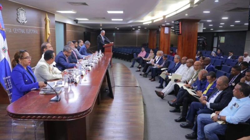 JCE Rechaza Reconocimiento a 100 Partidos Políticos en República Dominicana