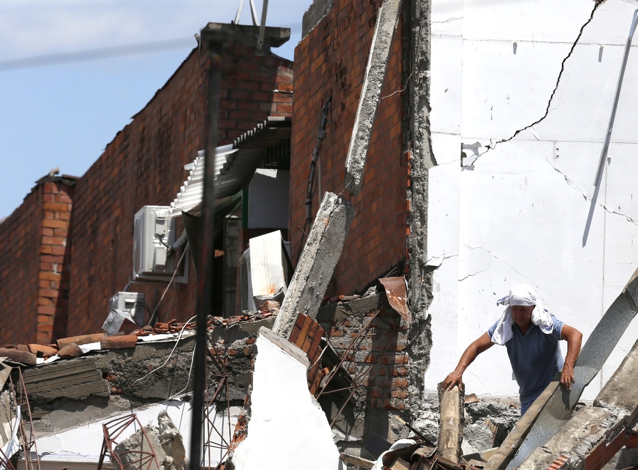 Aumenta a 273 el número de víctimas mortales tras terremoto en Colombia