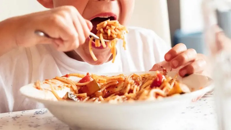 Italia Enfrenta un Creciente Desafío de Obesidad Infantil