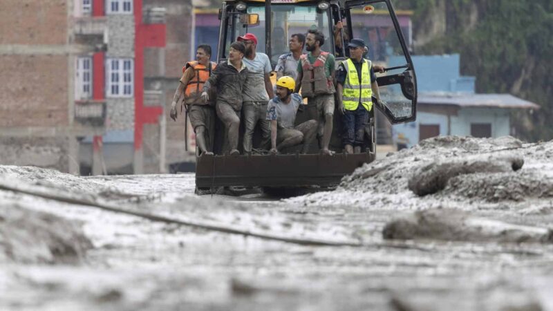 Devastadoras Inundaciones en Nepal: Casi un Centenar de Víctimas Mortales