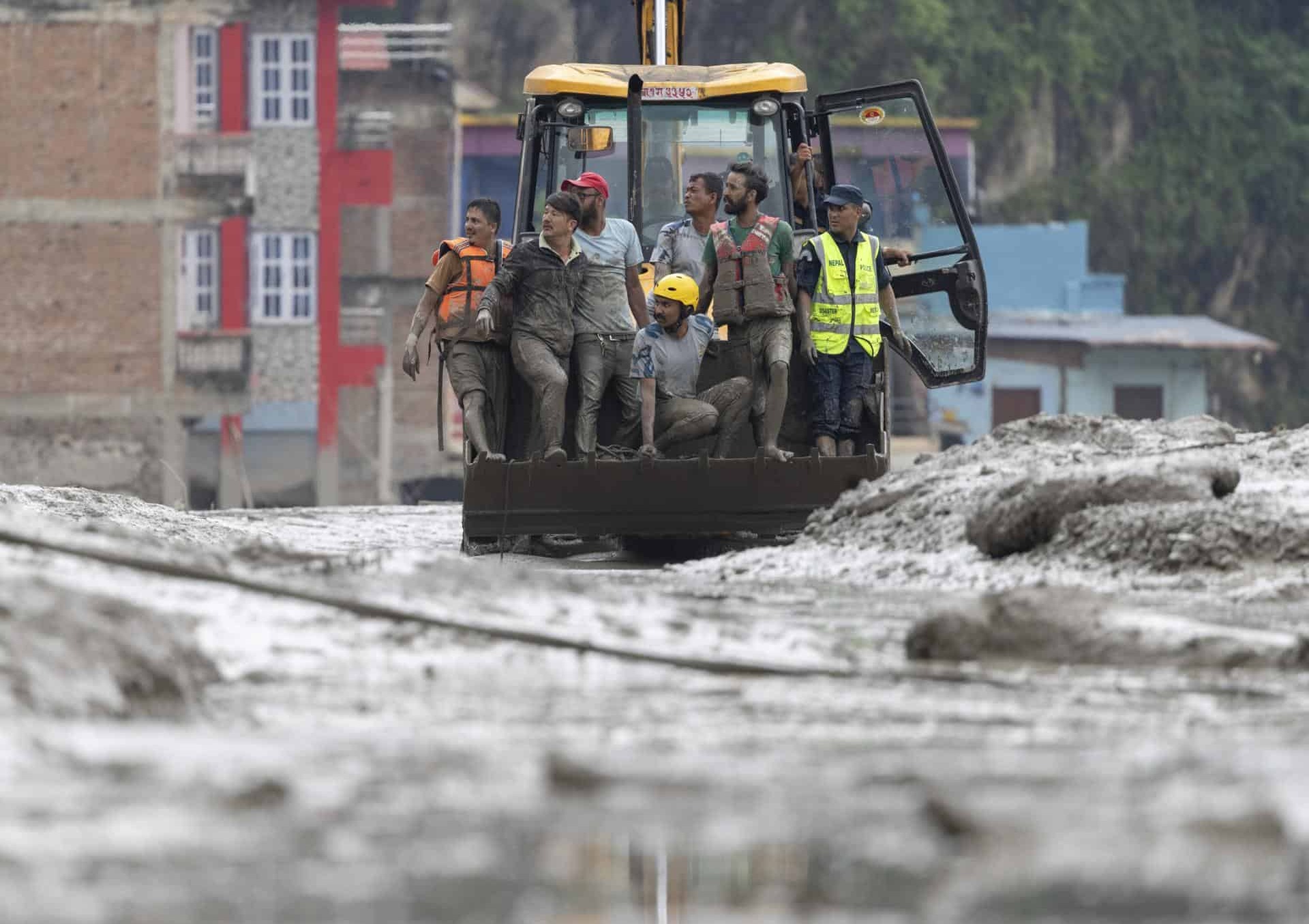 Devastadoras Inundaciones en Nepal: Casi un Centenar de Víctimas Mortales