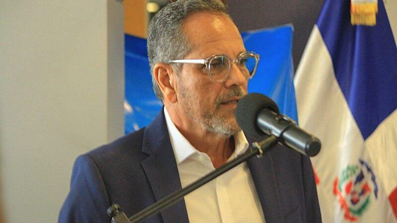 Comisionado de Béisbol Agradece a Abinader por Nuevo Reglamento