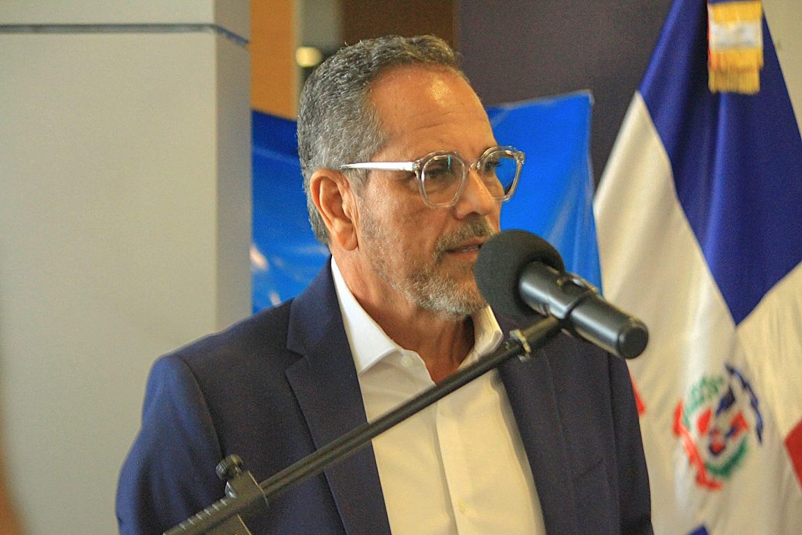 Comisionado de Béisbol Agradece a Abinader por Nuevo Reglamento