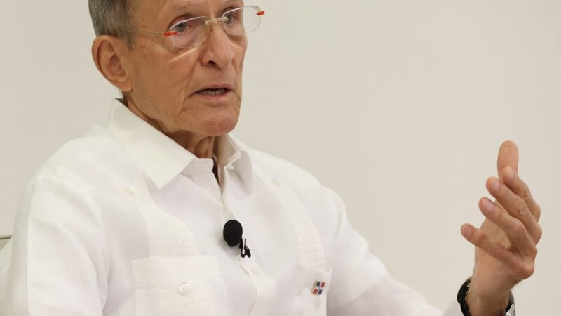 Roberto Álvarez se Retira del MIREX tras Seis Años de Servicio