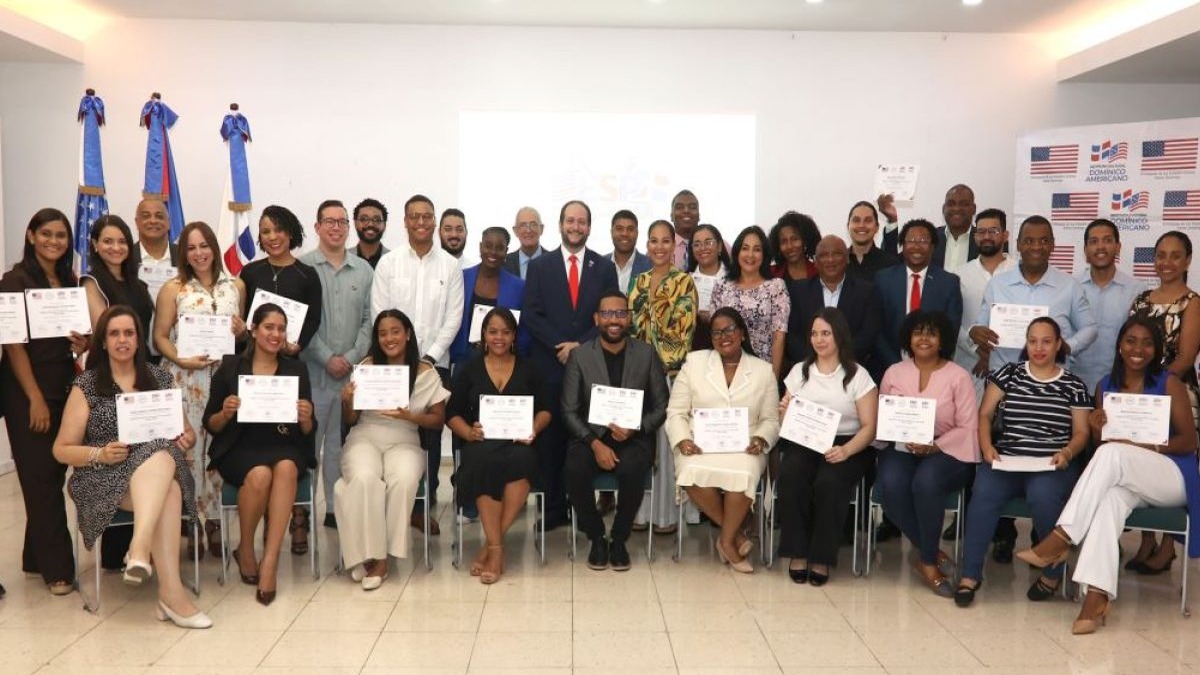 Embajada de EE.UU. e Instituto Domínico Americano Fortalecen Capacidades de Periodistas con Programa de Inglés