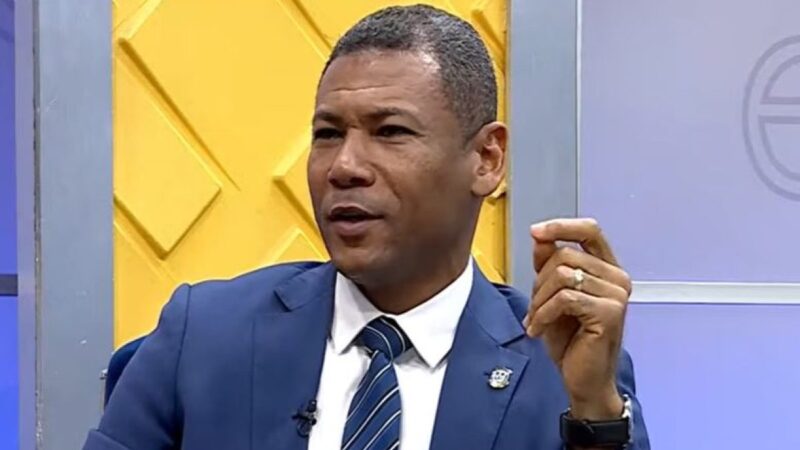 Fuerza del Pueblo critica gestión educativa del Gobierno y aumento del gasto público