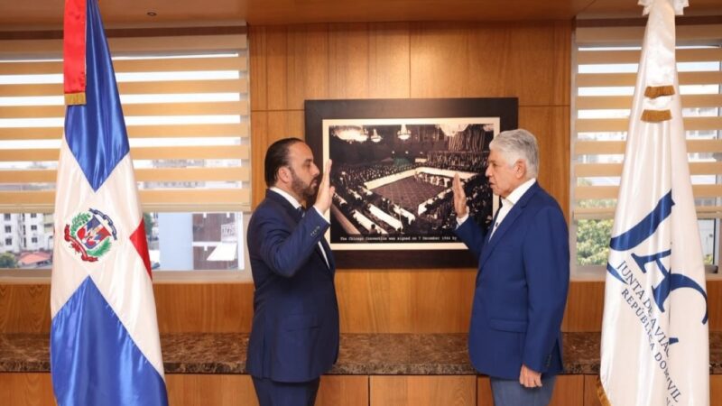 Julio Peña Guzmán asume liderazgo en la Junta de Aviación Civil