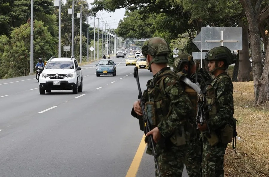 Colombia enfrenta ola de ataques explosivos en vísperas de nuevo gobierno