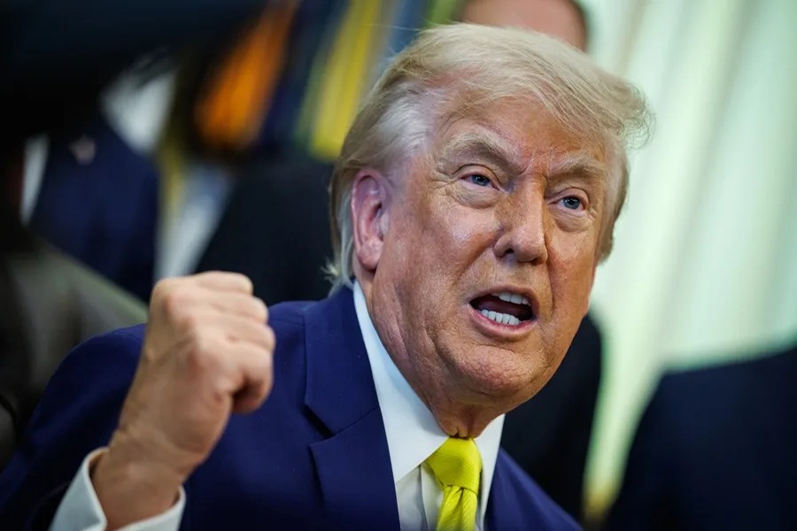Trump Amenaza con Acciones Militares si Omán Interfiere en Diálogo con Irán