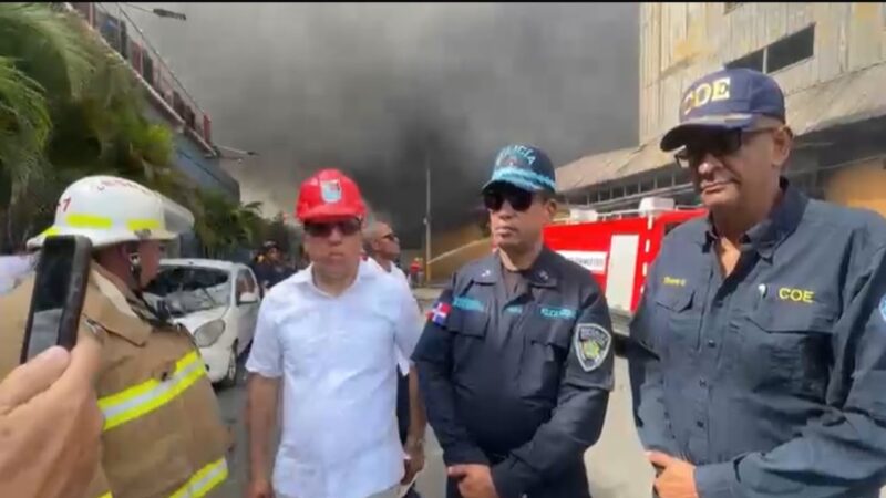 Detenidos 17 por Saqueo en Incendio de Tienda en Santo Domingo Este