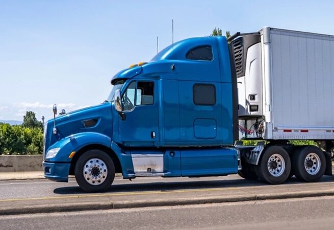 Operativo en EE. UU. Retira a Más de 800 Camioneros Extranjeros de las Carreteras