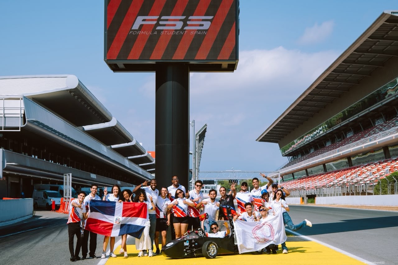 Apolo 27 GT de INTEC Triunfa en Formula Student Spain con Reconocimiento Internacional