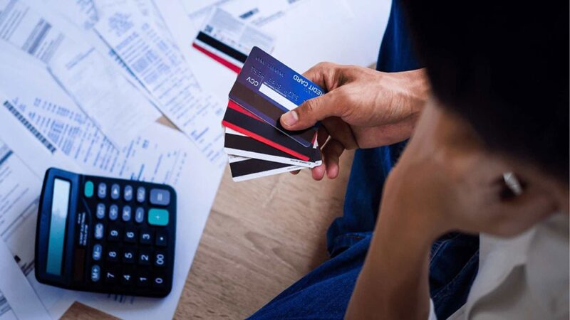 Creciente Deuda en Tarjetas de Crédito Afecta a Trabajadores Dominicanos