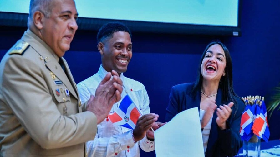 Faride Raful Encabeza Juramentación de Nuevos Ciudadanos en República Dominicana