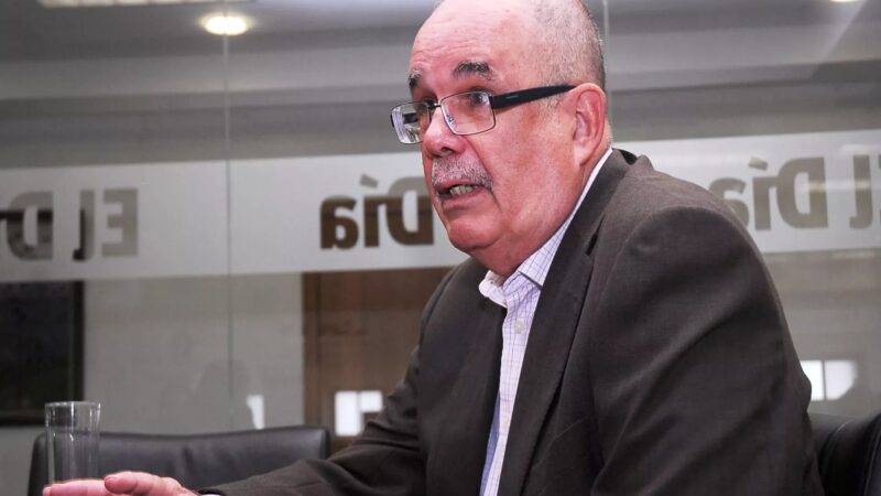 Roberto Casaá Defiende Libros de Historia ante Críticas de la ADP
