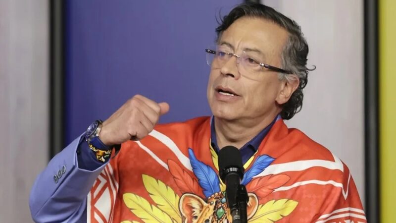 Gustavo Petro Cuestiona la Legitimidad Electoral de su Sucesor en Colombia